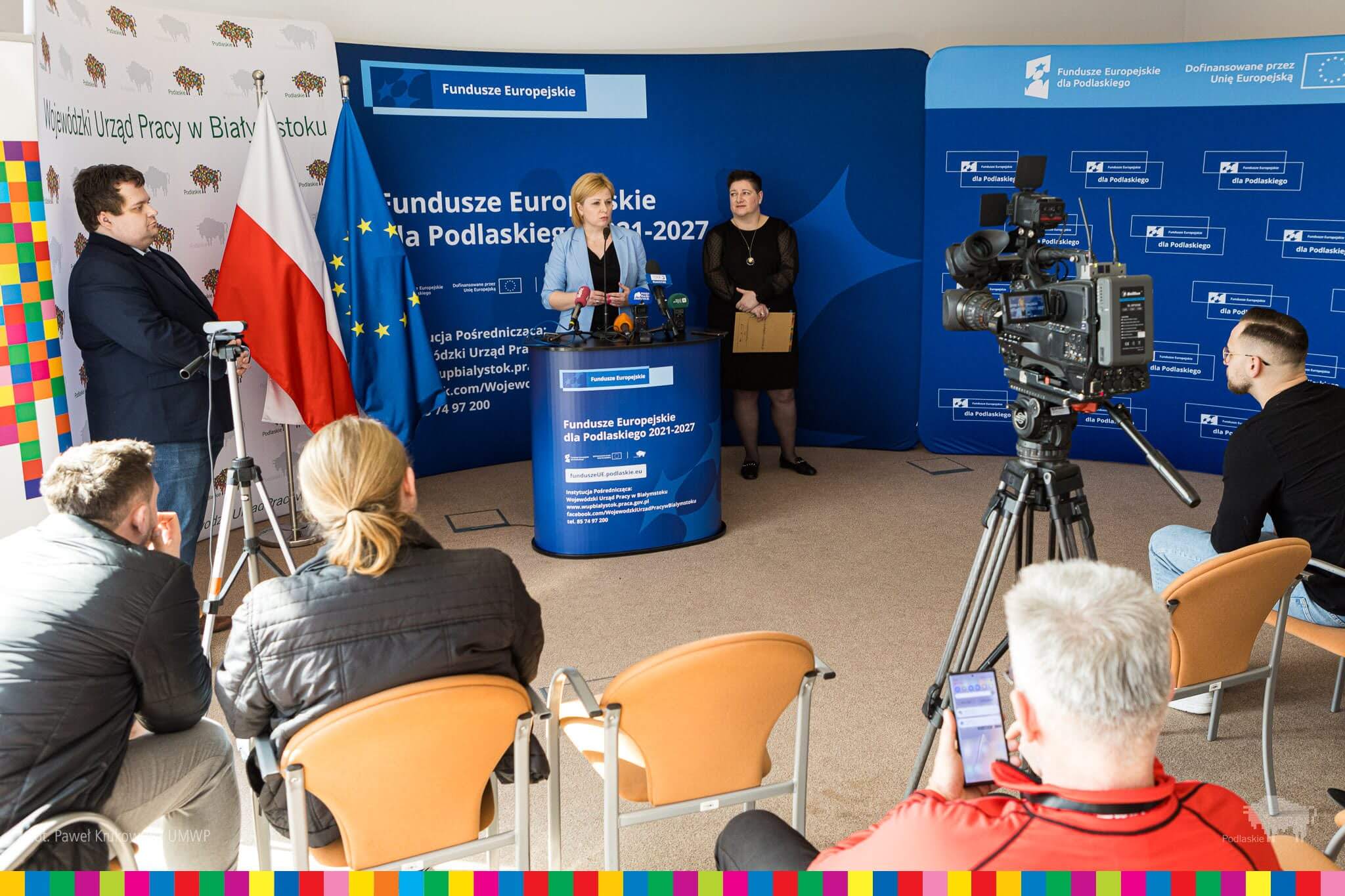 Joanna Sarosiek, dyrektor Departamentu Rozwoju Regionalnego urzędu marszałkowskiego oraz Urszula Jabłońska, dyrektor WUP podczas konferencji prasowej.