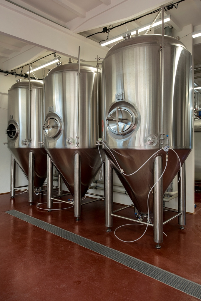 Linia technologiczna – zbiorniki do warzenia piwa rzemieślniczego 